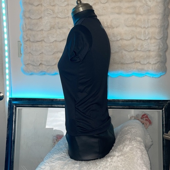 Under Armour Women's Black Graphic Tee - Picture 3 of 7